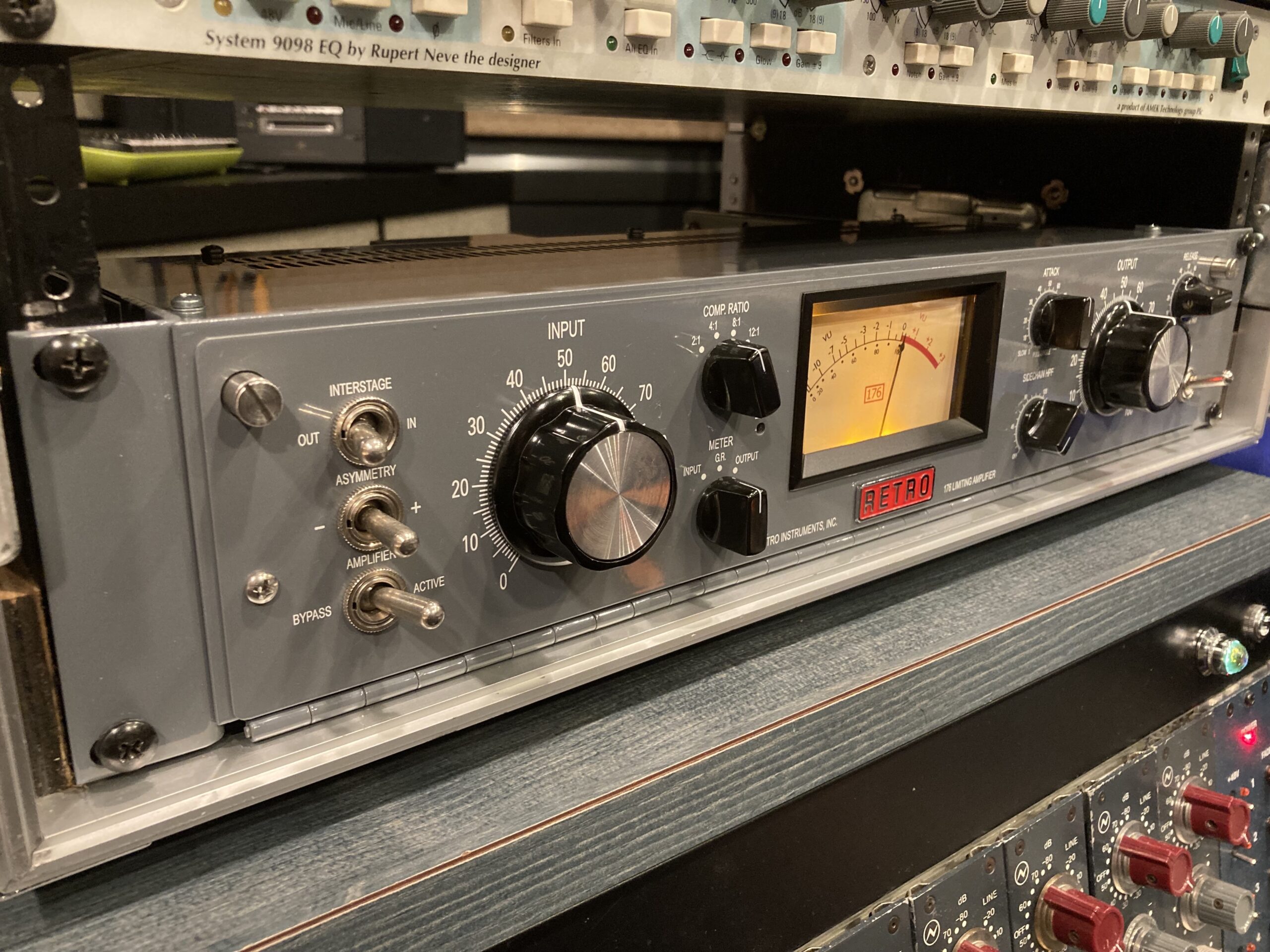 RETRO INSTRUMENTS